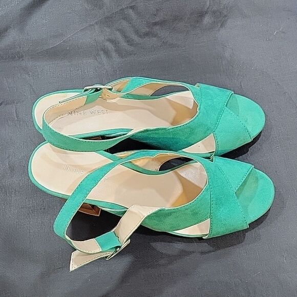 NINE WEST BLOCK HEEL PEEP TOE ADJUSTABLE BUCKLE CLOSURE SANDAL - Picture 8 of 15